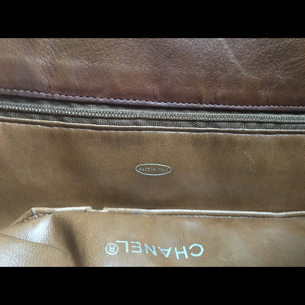 CHANEL.💯% authentic vintage leather bag-massive! - Picture 8 of 8